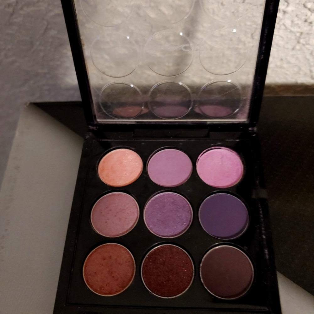 Mac eyeshadow palette Purple x9